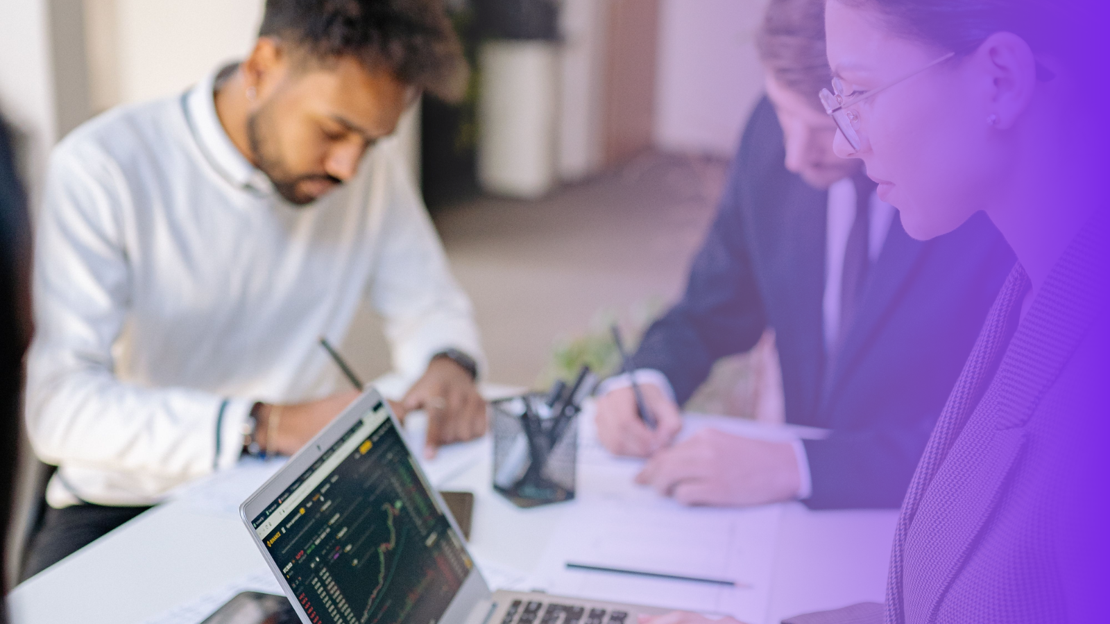 Wpływ mentoringu na organizację: co naprawdę daje firmie program mentoringowy?